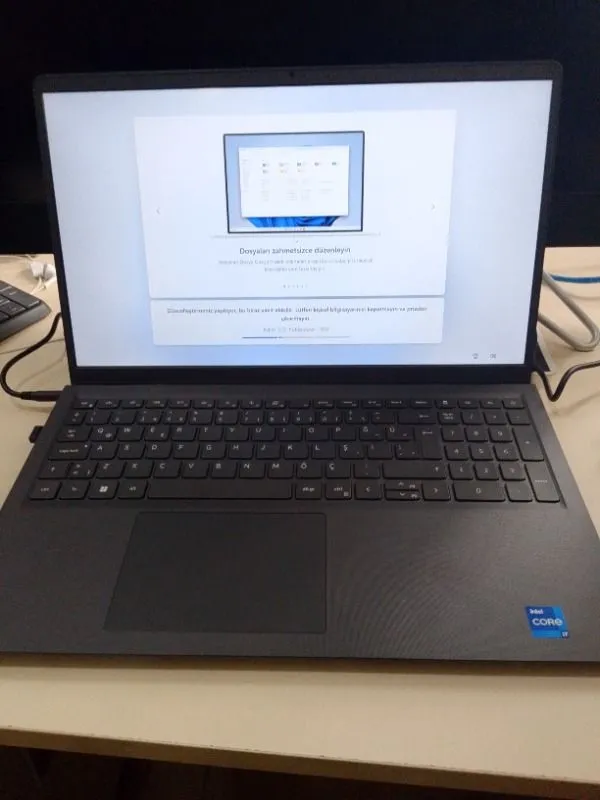 Dell Vostro 3530 I7-1355U 32 GB 1 Tb SSD Windows 11 Pro Iris Xe Graphics 15.6″ Full Hd Taşınabilir bilgisayar N1601PVNB3530U Cb6