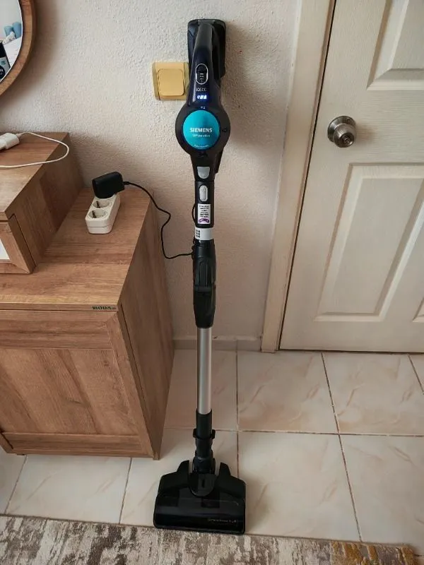 Siemens VSM120XXL Dikey Şarjlı Süpürge 18 V Güç Değeri ve Turbo Başlık ile Etkili Temizlik