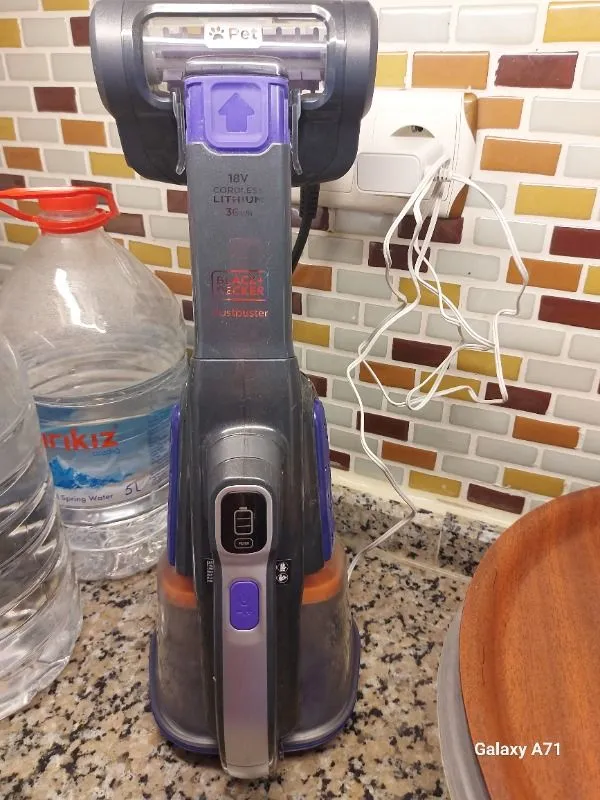 Black & Decker BHHV520BFP-QW 18V Şarjlı Standard Girişli Pet Başlıklı Uzayabilen El Süpürgesi