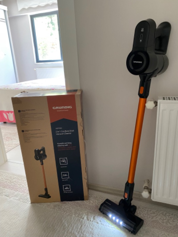 Grundig VCP 5130 Dik Şarjlı Süpürge – Hafif Tasarım, Kablosuz Kullanım ve Yüksek Emiş Gücü ile Etkili Temizlik