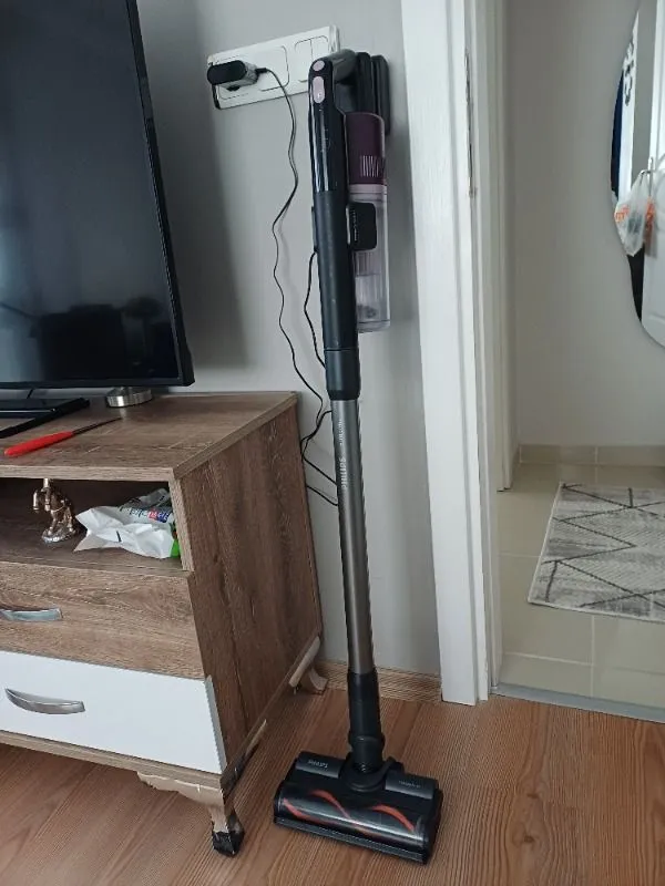 Philips 6000 Serisi Kablosuz Dik Süpürge, 25.2 V, PowerCyclone 11, TriActive LED başlık, XC6453/10