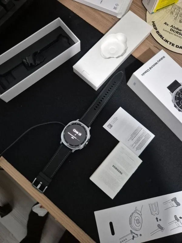 Samsung Galaxy Watch8 Classic SM-L500NZWATUR 2 GB Ram ile Sağlık Takibi ve Bluetooth Bağlantısı