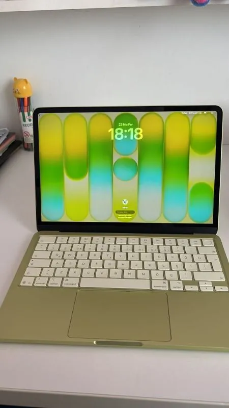 Apple MacBook Neo A18 Pro 8GB 512GB SSD macOS 13″ Taşınabilir Bilgisayar Puslu Sarı MHFE4TU/A
