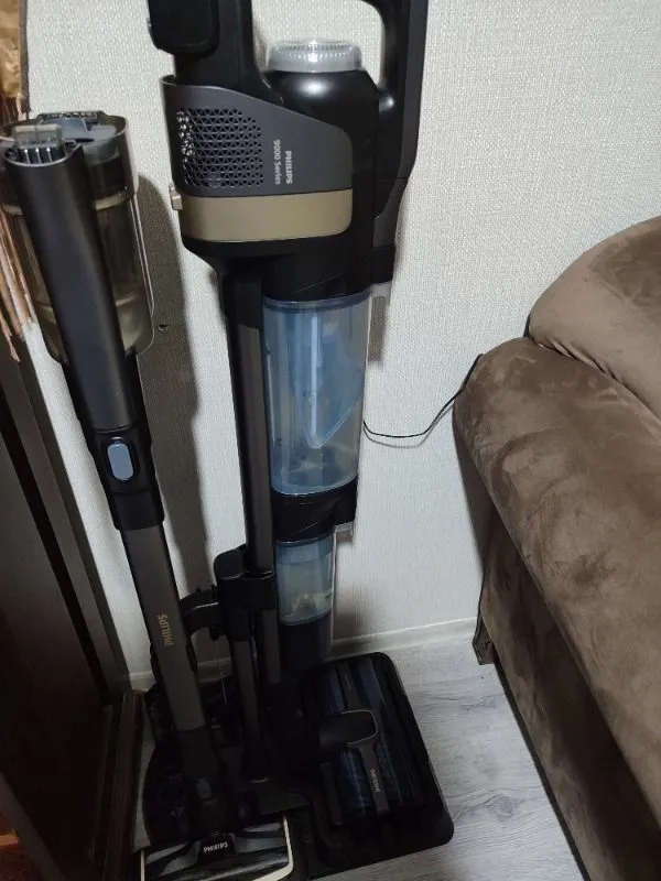 Philips 9000 Serisi AquaTrio Kablosuz Dikey Süpürge, Otomatik Temizleme ve Şarj İstasyonu​, AquaSpin Başlık, PowerCyclone Aqua, XW9463/11