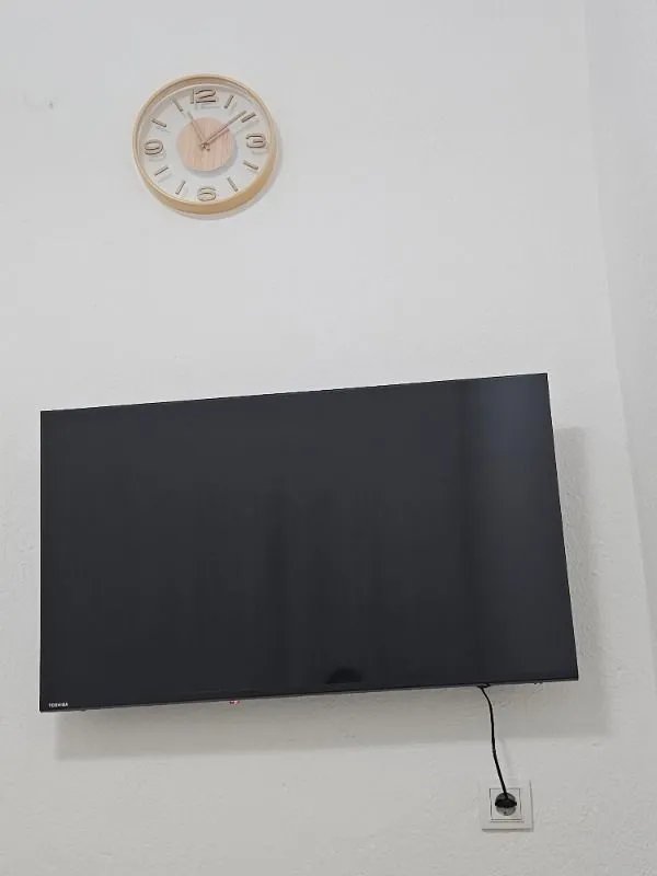 Toshiba 43UV1563DT 43″ 109 Ekran Uydu Alıcılı 4K Ultra HD Smart LED TV