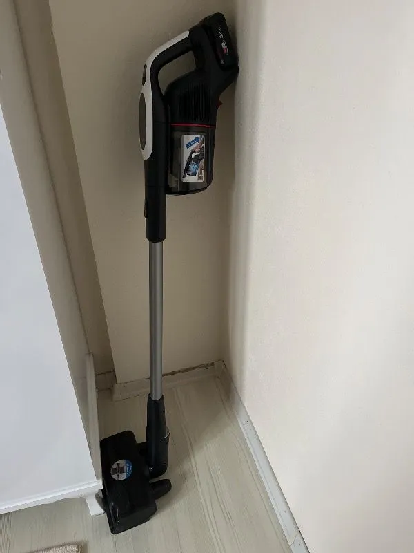 Bosch Unlimited 9 Beyaz Şarjlı Süpürge Toz Torbasız ve Güçlü Emiş Teknolojisi ile Emiş Gücü Ayarı