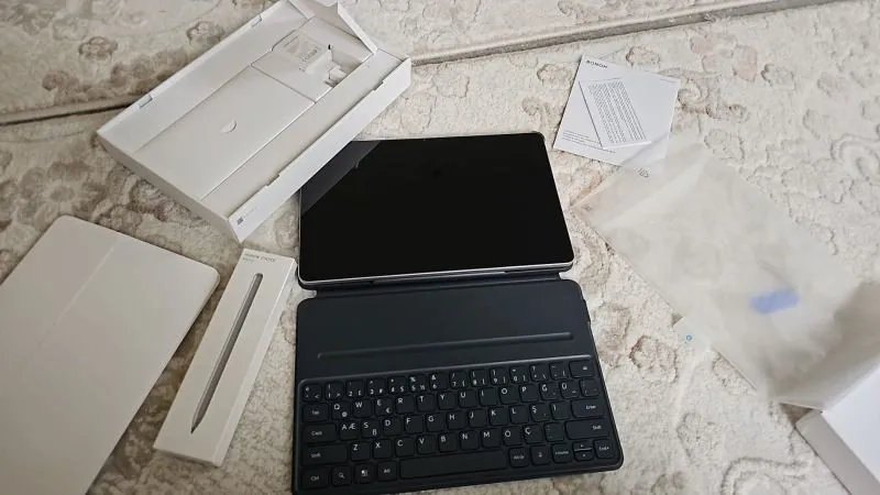 HONOR Pad 10 8GB 256GB Wifi 12.1” Uzay Gri Tablet + Klavye