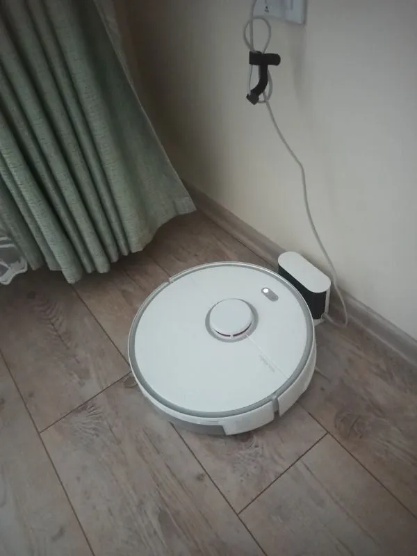 Roborock S5 Max Robot Süpürge 2000 Pa Emiş Gücü ile Üçlü Temizlik Sistemi Beyaz Sert Zemin Kullanımı