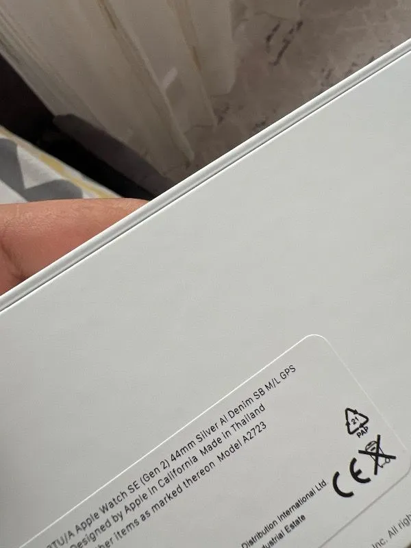 Apple Watch SE GPS, 44 mm Gümüş Alüminyum Kasa ve Kot Rengi Spor Kordon – S/M