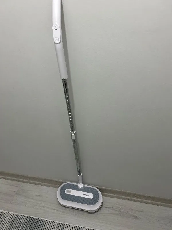Kumtel Şarjlı Kablosuz Mop Paspas – Güçlü Döner Başlık ve Otomatik Su Püskürtme ile Pratik Ev Temizliği, 0.8L Toz Haznesi