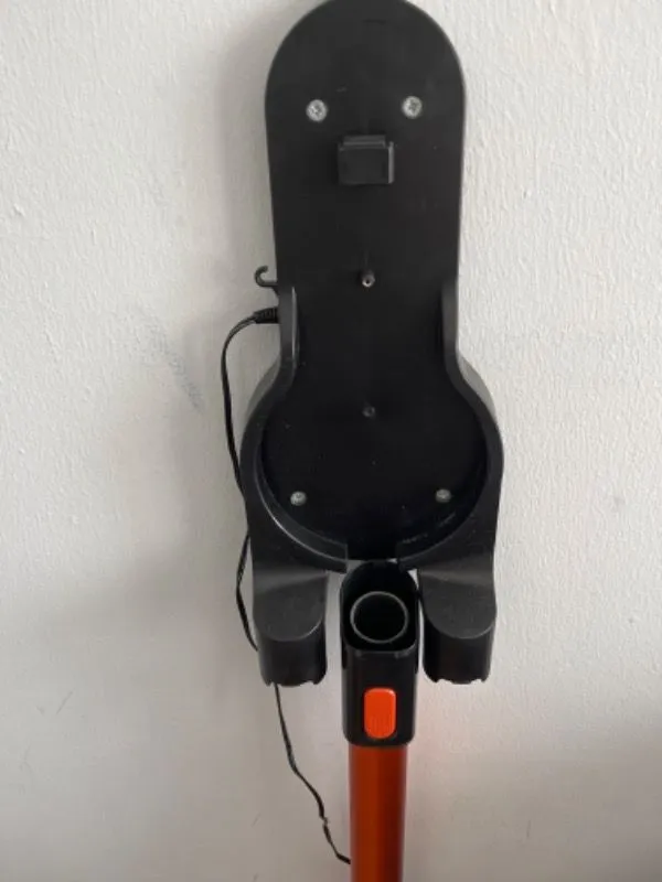 Grundig VCP 5130 Dik Şarjlı Süpürge – Hafif Tasarım, Kablosuz Kullanım ve Yüksek Emiş Gücü ile Etkili Temizlik