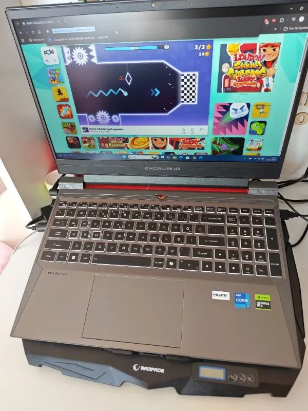 Casper Excalibur G870 i7-13620H 32GB 1TB 8GB RTX5060 165Hz 15.6″ Freedos G870.1362-DF60X-C