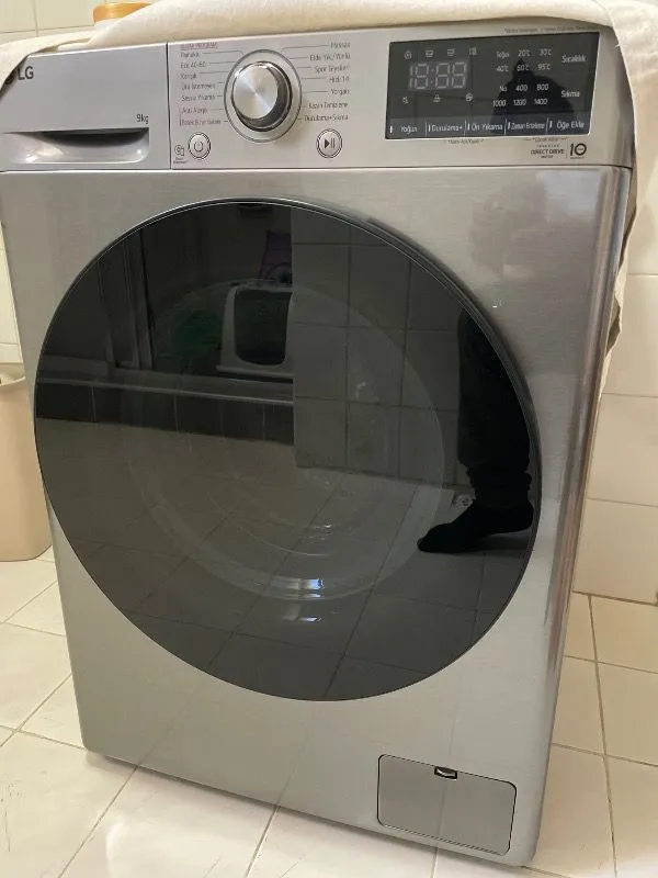 Lg F4V3VYWKPE 9 kg 1400 Devir Gümüş Çamaşır Makinesi