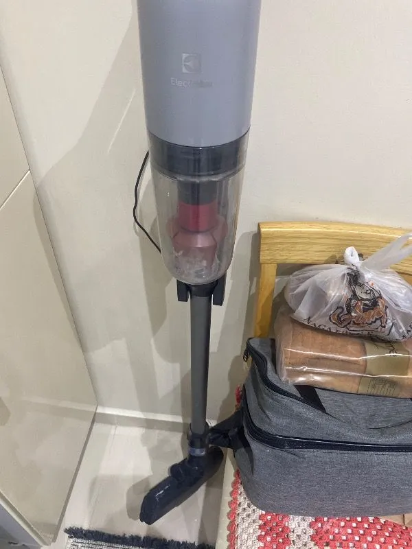 Electrolux EP71AB14UG Animal 700 Serisi Çok Hafif(2.2 Kg) ve Güçlü Dikey Şarjlı Süpürge- 10 Yıl Motor Garantili