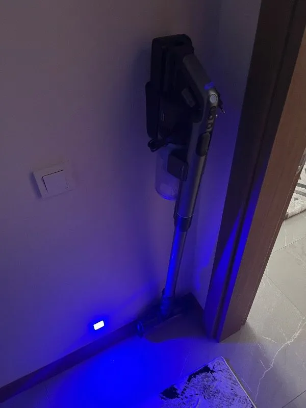 Philips 7000 Serisi Aqua 25.2 V Kablosuz Dik Süpürge, PowerCyclone 12, TriActive Başlık, 80 dk’ya kadar Çalışma, 3 Aşamalı Filtreleme, XC7053/01