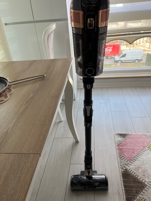 TEFAL X-FORCE 15.60 ANIMAL TY99F1 Dikey Şarjlı Süpürge 32.4 V Turbo Başlık Ve Hepa Filtre Özellikleriyle